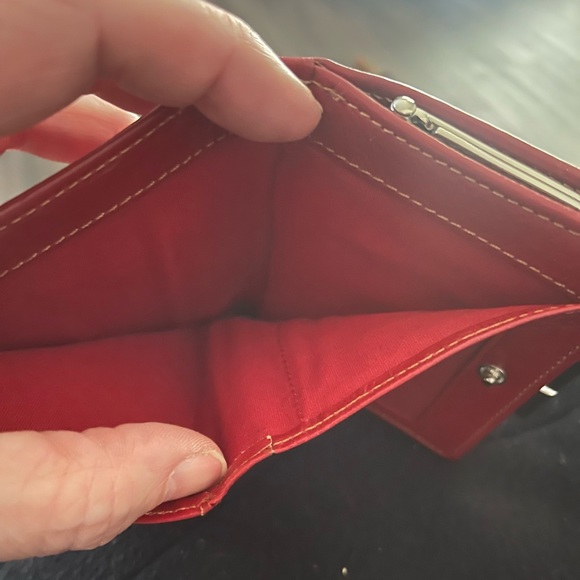 Reaction Kenneth Cole red wallet with kisslock style closure on back. - Picture 3 of 8